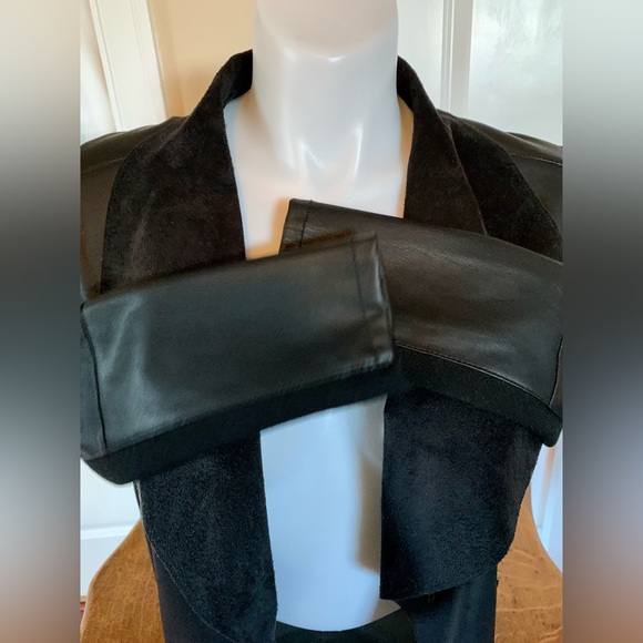 LN VERSATILE JACKET W/DRAPE DETAILING. OPEN FRONT, FRONT ZIP POCKETS, CUTE💞💞 - Picture 2 of 15